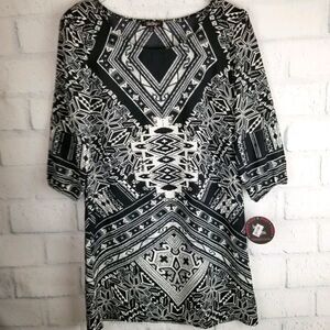 NWT. Dress. BLACK AND WHITE AZTEC PRINT. Size M.
